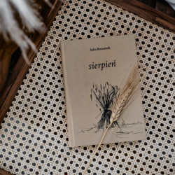 Julia Rozumek "sierpień"